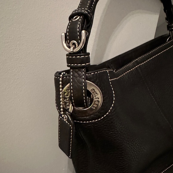 Vintage Coach Pebbled Leather bag. Beautiful! Soft leather w/swivel bolt closure - Picture 2 of 14